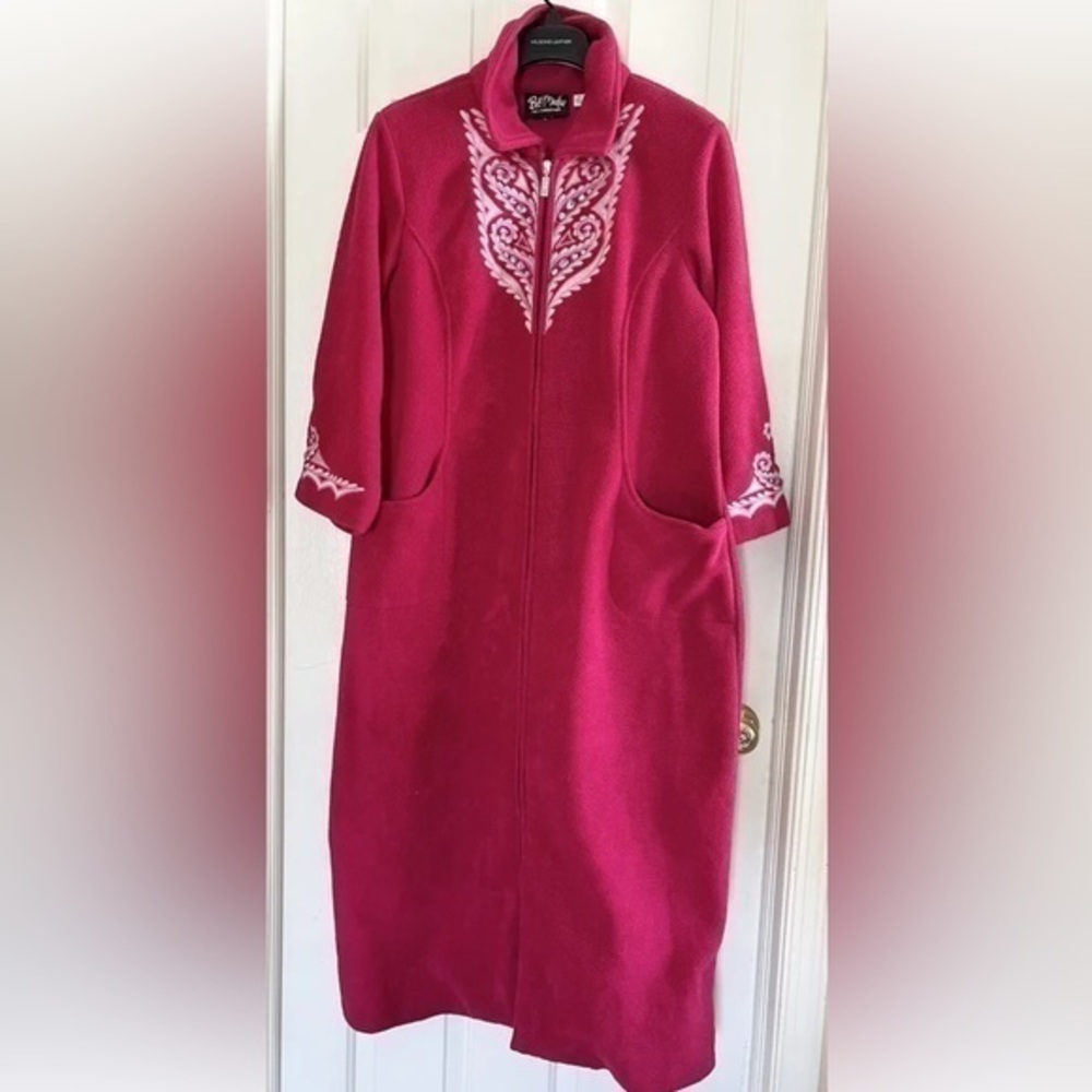 BOB MACKIE WEARABLE ART WOMEN'S Red FULL ZIP FLEECE ROBE/HOUSEDRESS